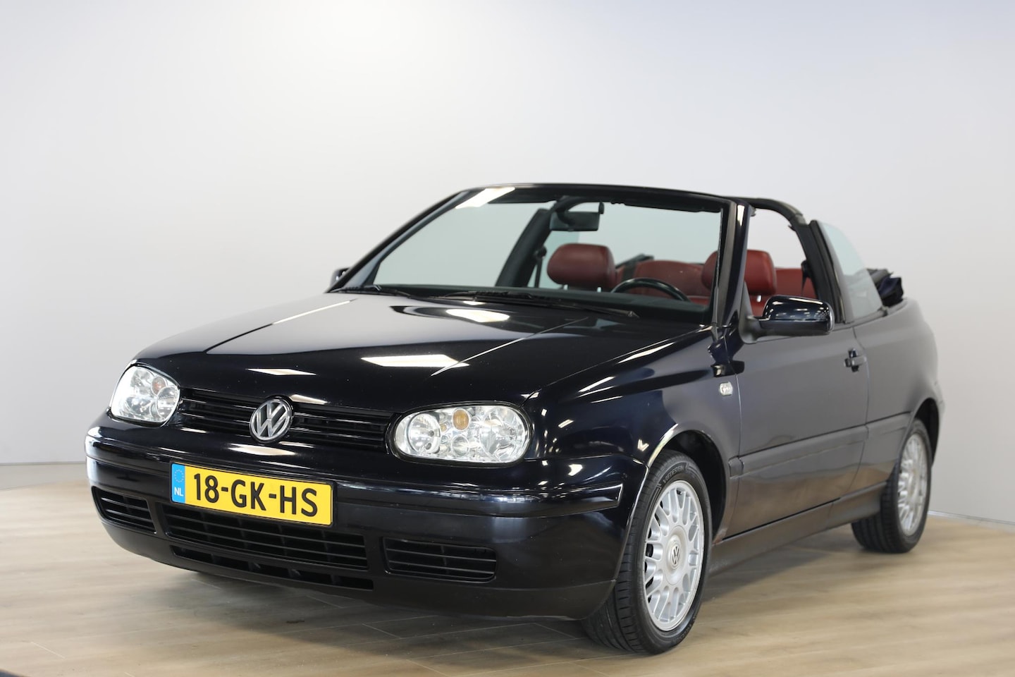 Volkswagen Golf Cabriolet - 2.0 Highline | Leer | Automaat - AutoWereld.nl