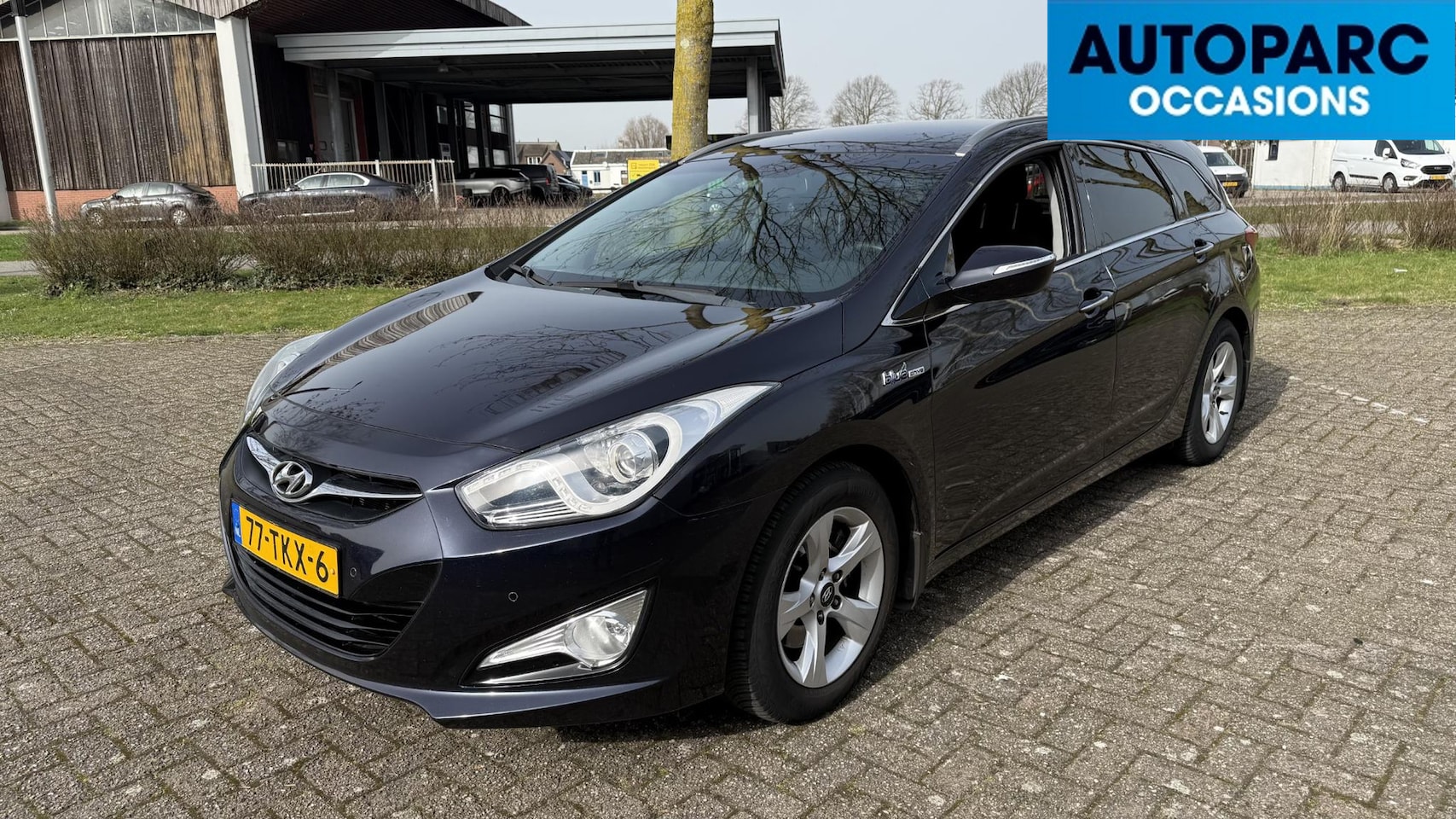 Hyundai i40 Wagon - 1.6 GDI Blue Business Edition 1.6 GDI Blue Business Edition , AIRCO, NAVI, CRUISE, PDC VOOR EN ACHTER, TREKHAAK, ACHTERU - AutoWereld.nl