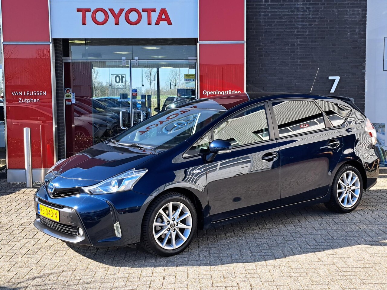 Toyota Prius - 1.8 Hybrid Dynamic 7 PERSOONS FIETSENDRAGERBEUGEL PANORAMADAK CAMERA - AutoWereld.nl