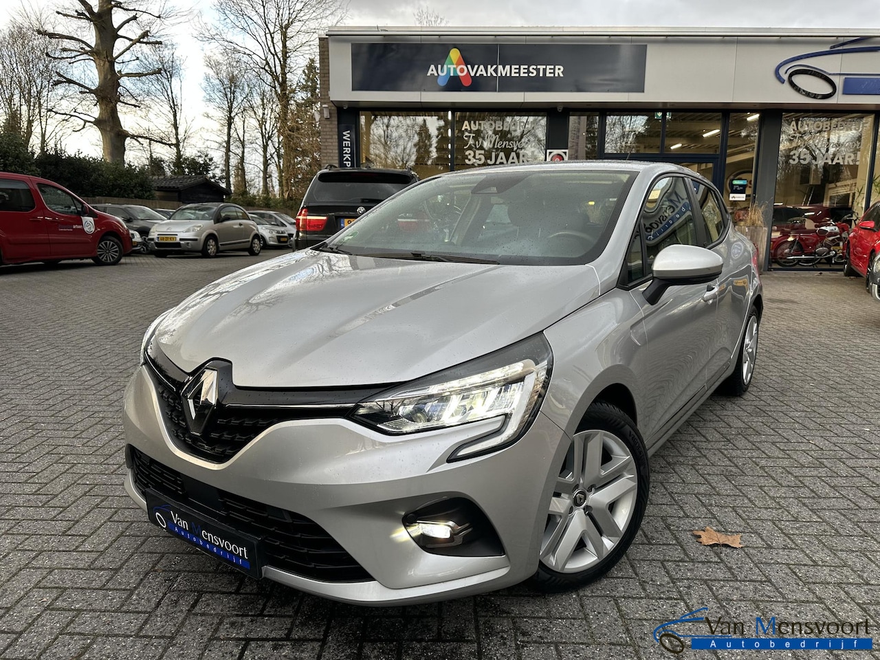 Renault Clio - 1.6 E-Tech Hybrid 140 Business Zen 1eEig|LED|CarPlay|Keyless|Stoelverwarming - AutoWereld.nl
