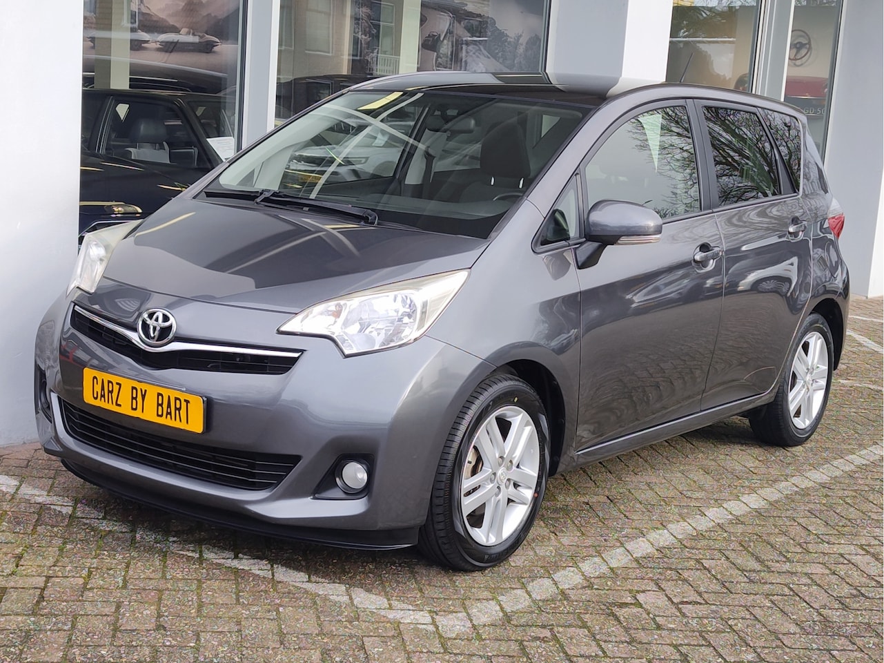 Toyota Verso S - 1.3 VVT-i TREND Panoramadak | Camera | Hoge instap - AutoWereld.nl