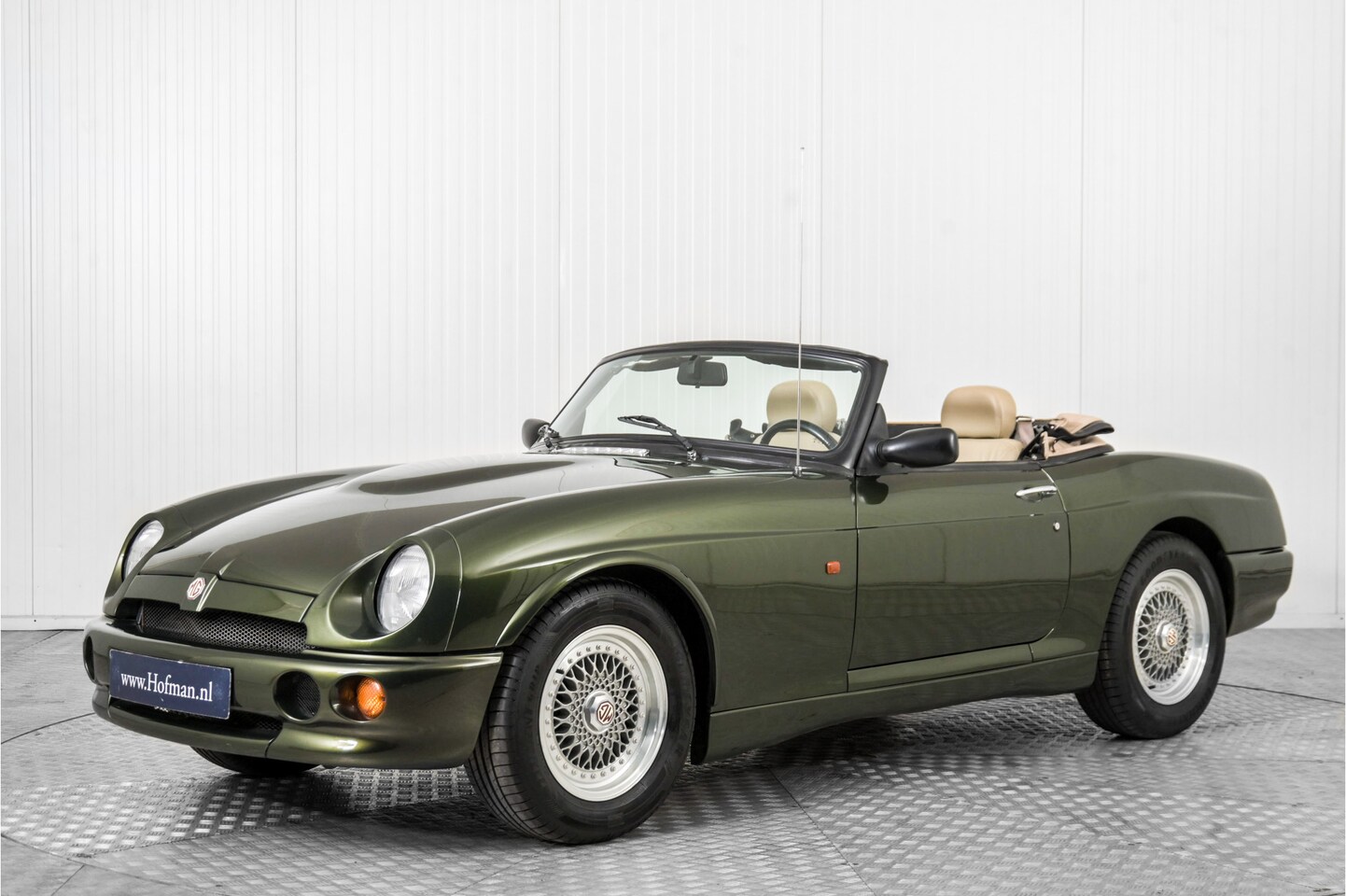 MG RV8 - 4.0 V8 LHD automaat - AutoWereld.nl