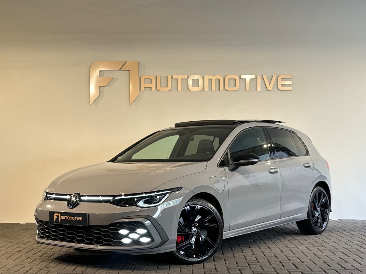 Volkswagen Golf - 1.4 eHybrid GTE Pano|Sfeer|Mist|Camera|Dodehoek - AutoWereld.nl