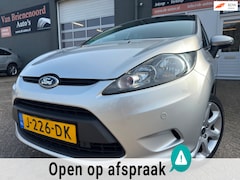 Ford Fiesta - 1.25 Trend 5 drs met parkeersensoren en airco en goed onderhouden