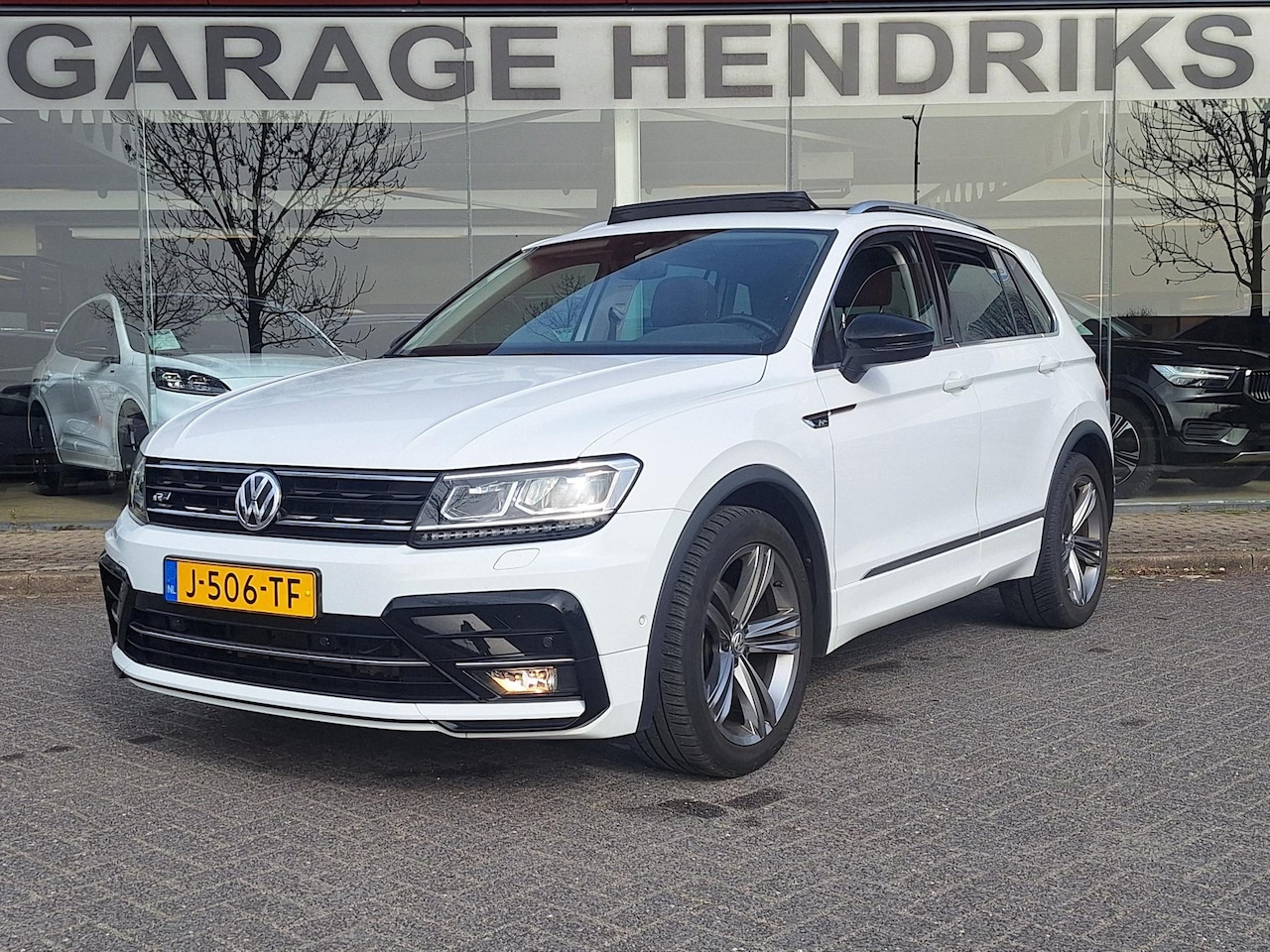 Volkswagen Tiguan - 1.5 TSI ACT DSG Highline Business R | Panorama | Climate V+A | Adaptive CC | LED | Navi | - AutoWereld.nl