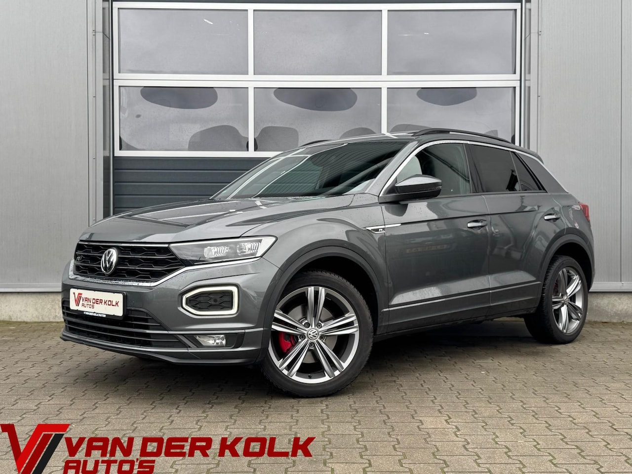 Volkswagen T-Roc - 1.5 TSI R-Line In/Exterieur | Panorama | LED | Camera | Adaptive Cruise | CarPlay | Naviga - AutoWereld.nl