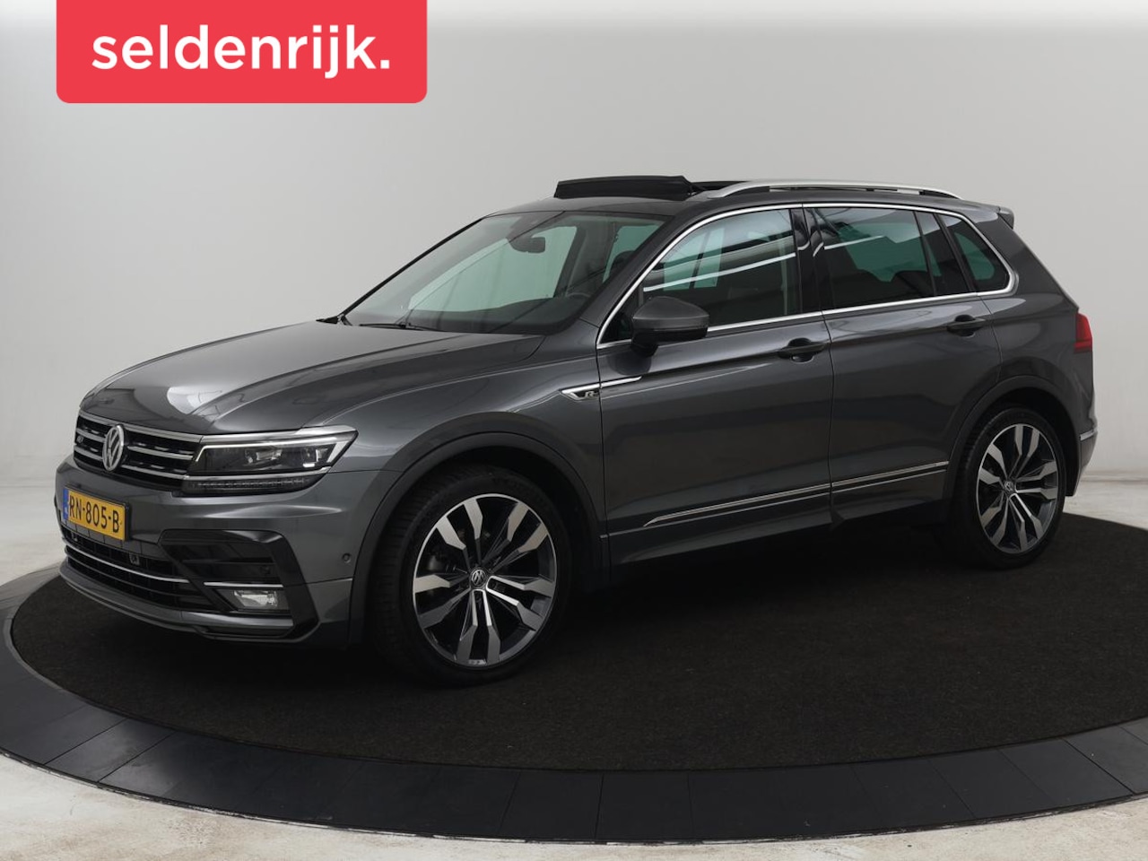 Volkswagen Tiguan - 1.4 TSI R Line | Panoramadak | Stoelverwarming | Trekhaak | Adaptive cruise | Virtual Cock - AutoWereld.nl