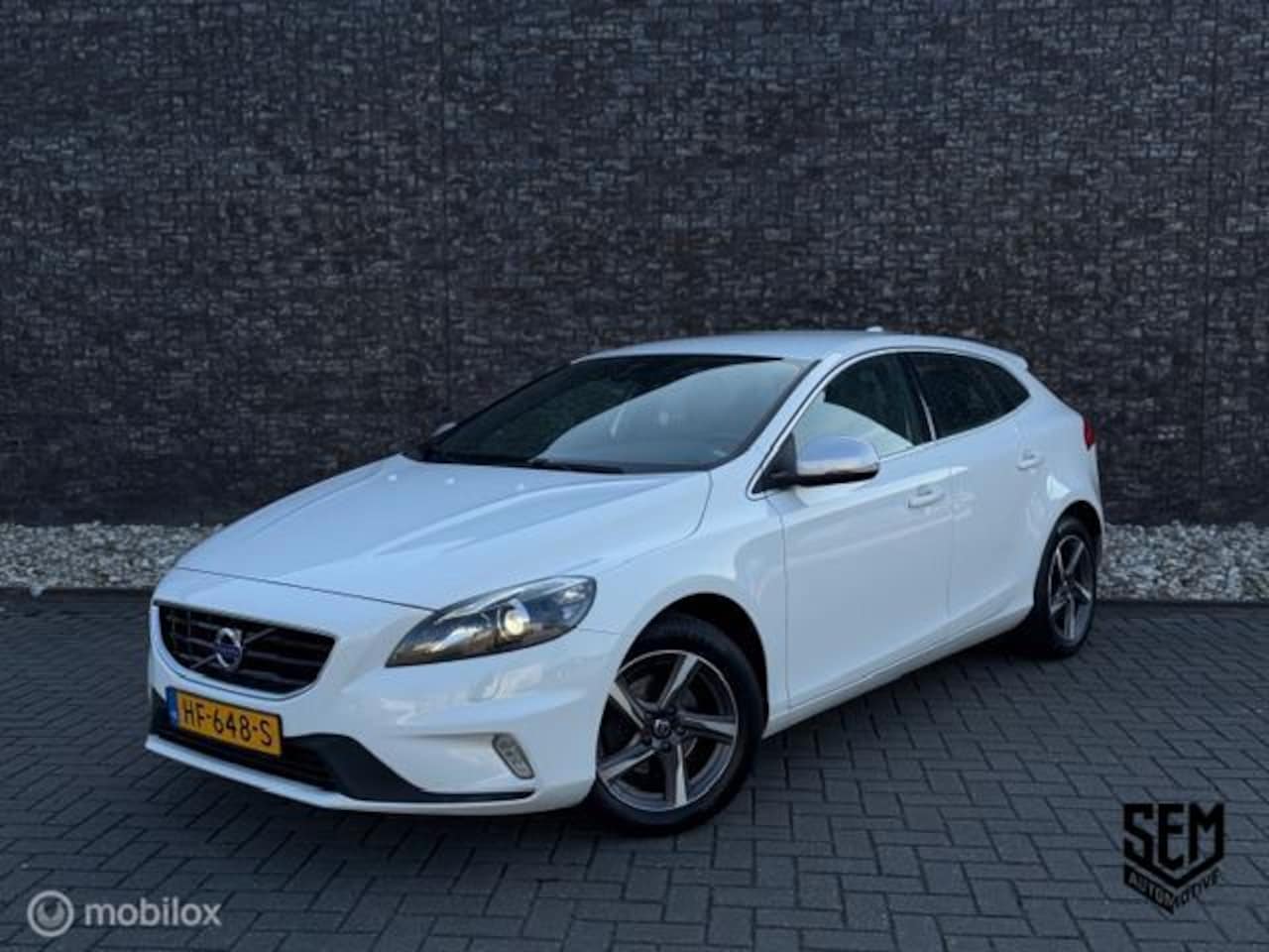 Volvo V40 - 2.0 D2 R-Design 2.0 D2 R-Design - AutoWereld.nl