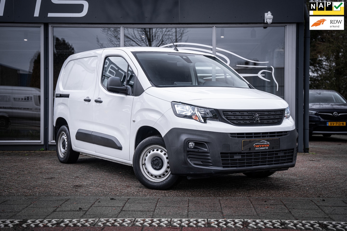 Peugeot Partner - 1.6 BlueHDI Premium|Airco|Apple Carplay|Trekhaak|Navi|Cruise|PDC| - AutoWereld.nl