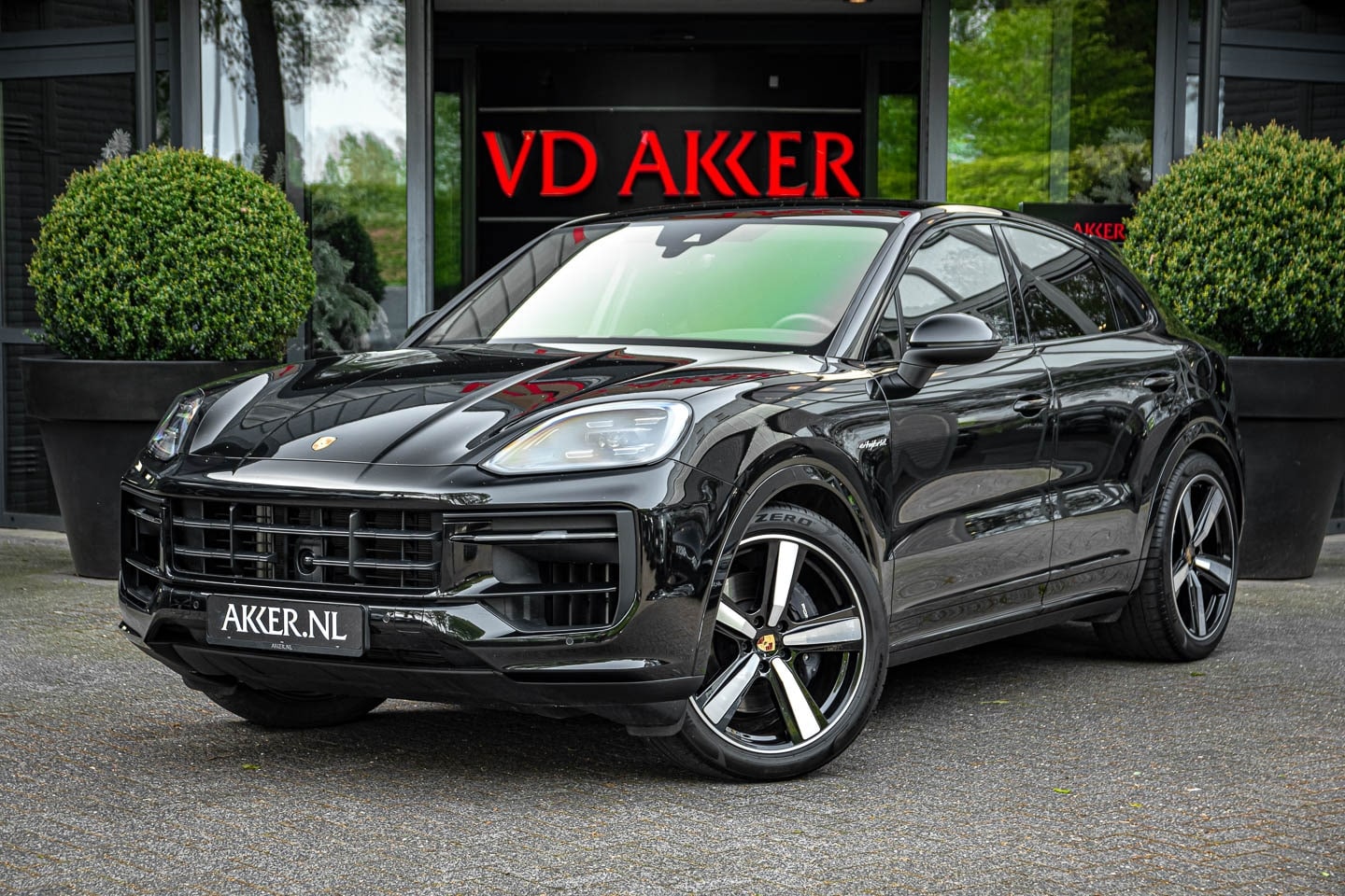 Porsche Cayenne Coupé - E-Hybrid SportDesign Np.144k | Luchtvering | Sportuitlaat | BOSE | ACC | El. Trekhaak - AutoWereld.nl