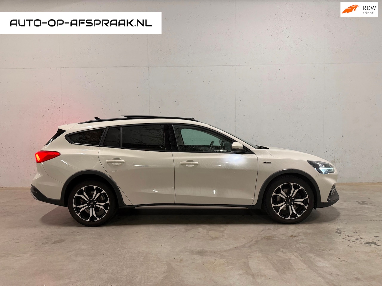Ford Focus Wagon - 1.5 BTW 21% Navi Pano Aut. Cruise C. Stoelverw. - AutoWereld.nl