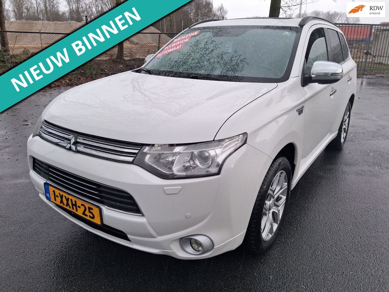Mitsubishi Outlander - 2.0 PHEV instyle+ ZEER NETTE AUTO RIJDT EN SCHAKELT TOP - AutoWereld.nl