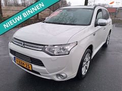 Mitsubishi Outlander - 2.0 PHEV instyle+ ZEER NETTE AUTO RIJDT EN SCHAKELT TOP