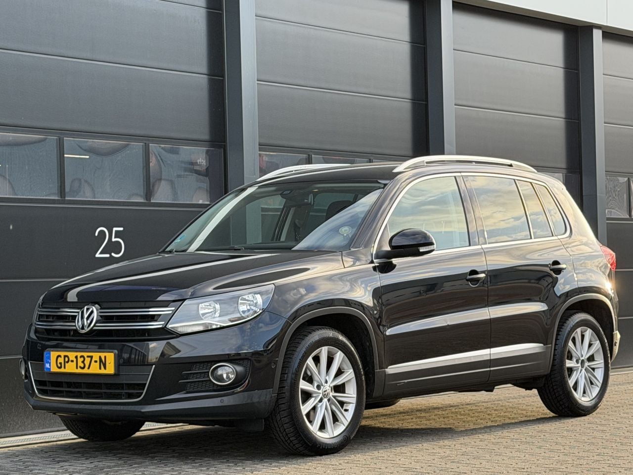 Volkswagen Tiguan - 2.0 TDI Navi PDC Clima - AutoWereld.nl