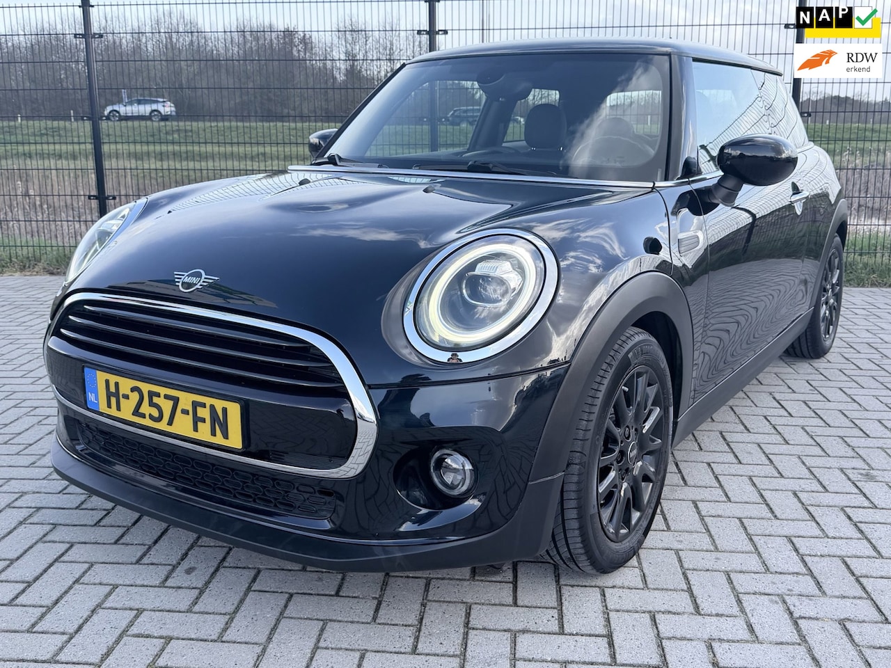 MINI Cooper - Mini 1.5 | NAVI | Carplay | PDC |2e eigenaar - AutoWereld.nl