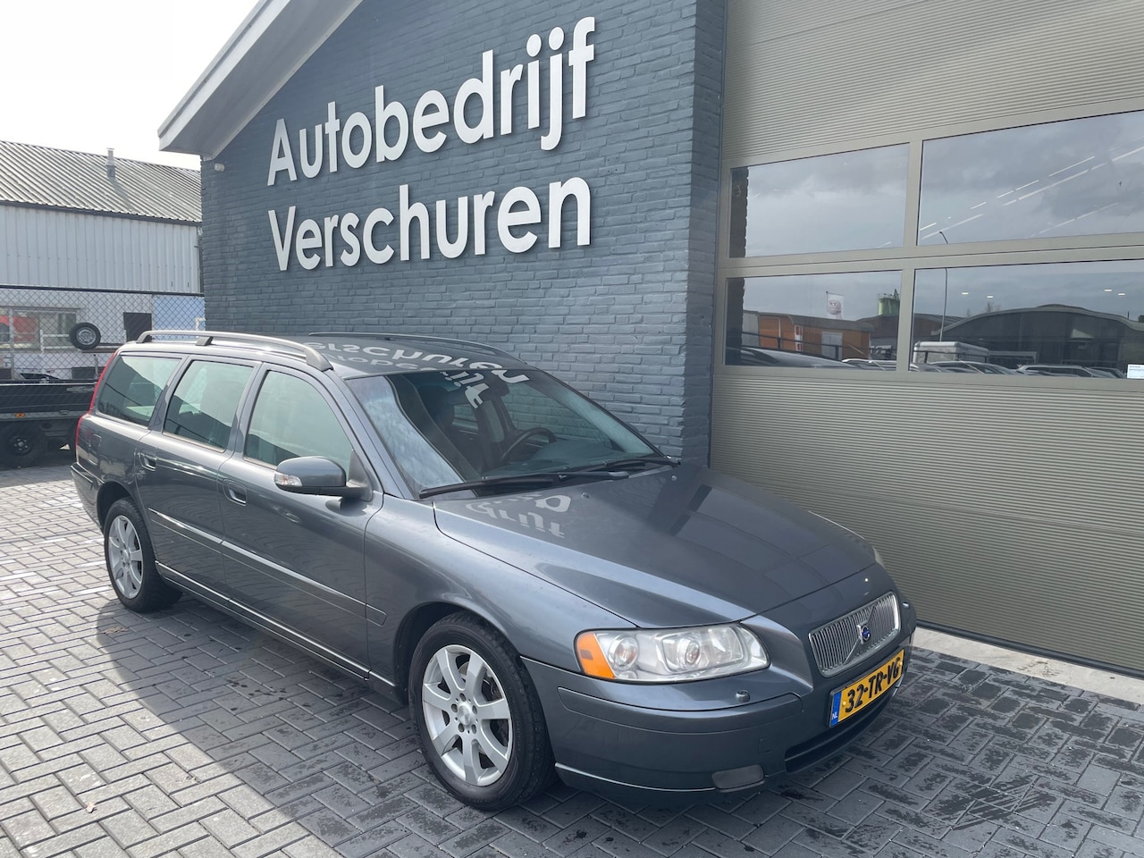 Volvo V70 - 2.5T Edition Sport lpg automaat trekhaak stoelverwarming xenon - AutoWereld.nl