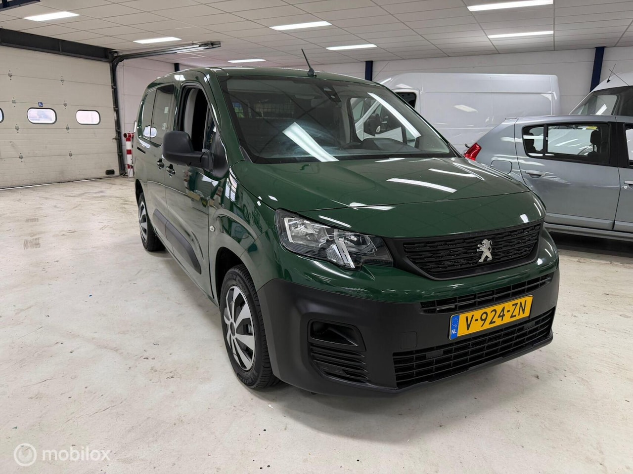 Peugeot Partner - bestel 122 1.6 BlueHDi 100 L2 Premium Pack S&S - AutoWereld.nl