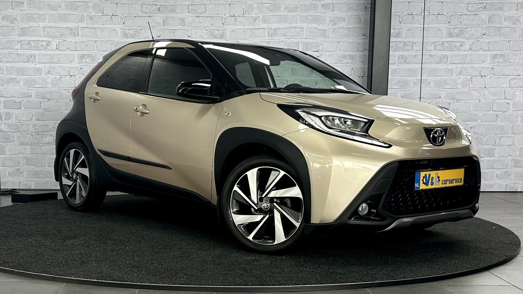 Toyota Aygo X - 1.0 VVT-i S-CVT Envy / BiTone / Stoelver. / Carplay / Keyless - AutoWereld.nl