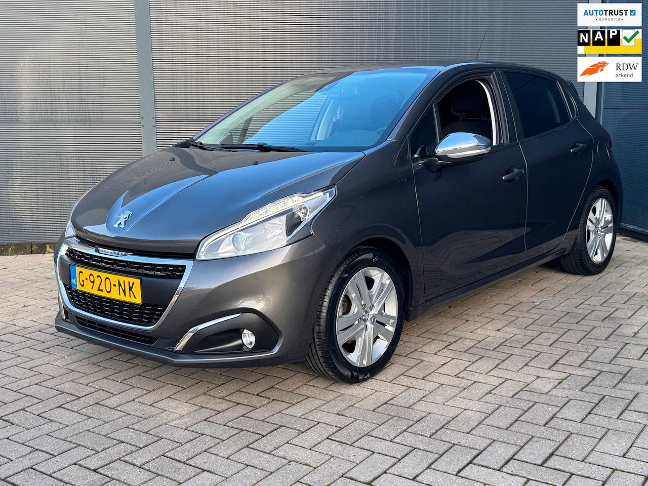 Peugeot 208 - 1.2 PureTech Signature / Navi / Nap - AutoWereld.nl