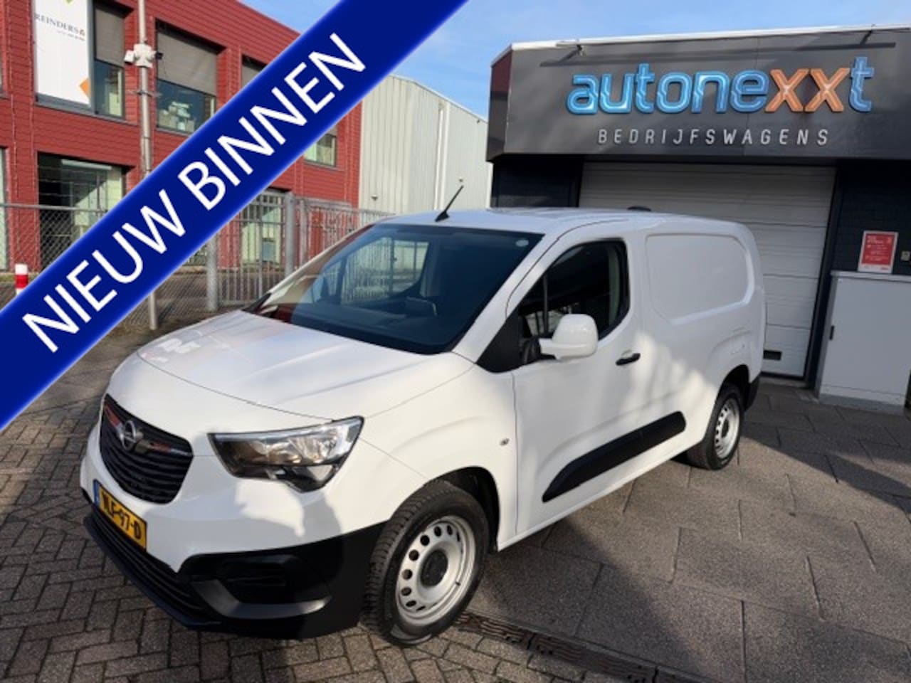 Opel Combo - 1.5D L2H1 Edition AIRCO I NAVI I TREKHAAK I PDC I APPLE CARPLAY I 1e EIGENAAR I COMPETE ON - AutoWereld.nl