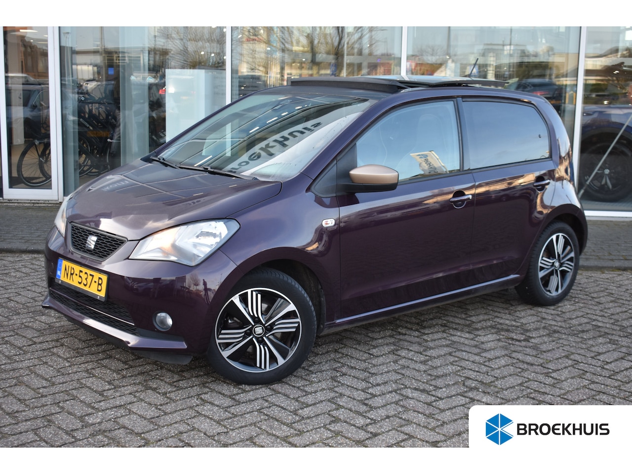 SEAT Mii - 1.0 60PK By Cosmopolitan | PANORAMA SCHUIF/KANTELDAK | SEAT SOUND | 15 INCH | LIMITED EDIT - AutoWereld.nl