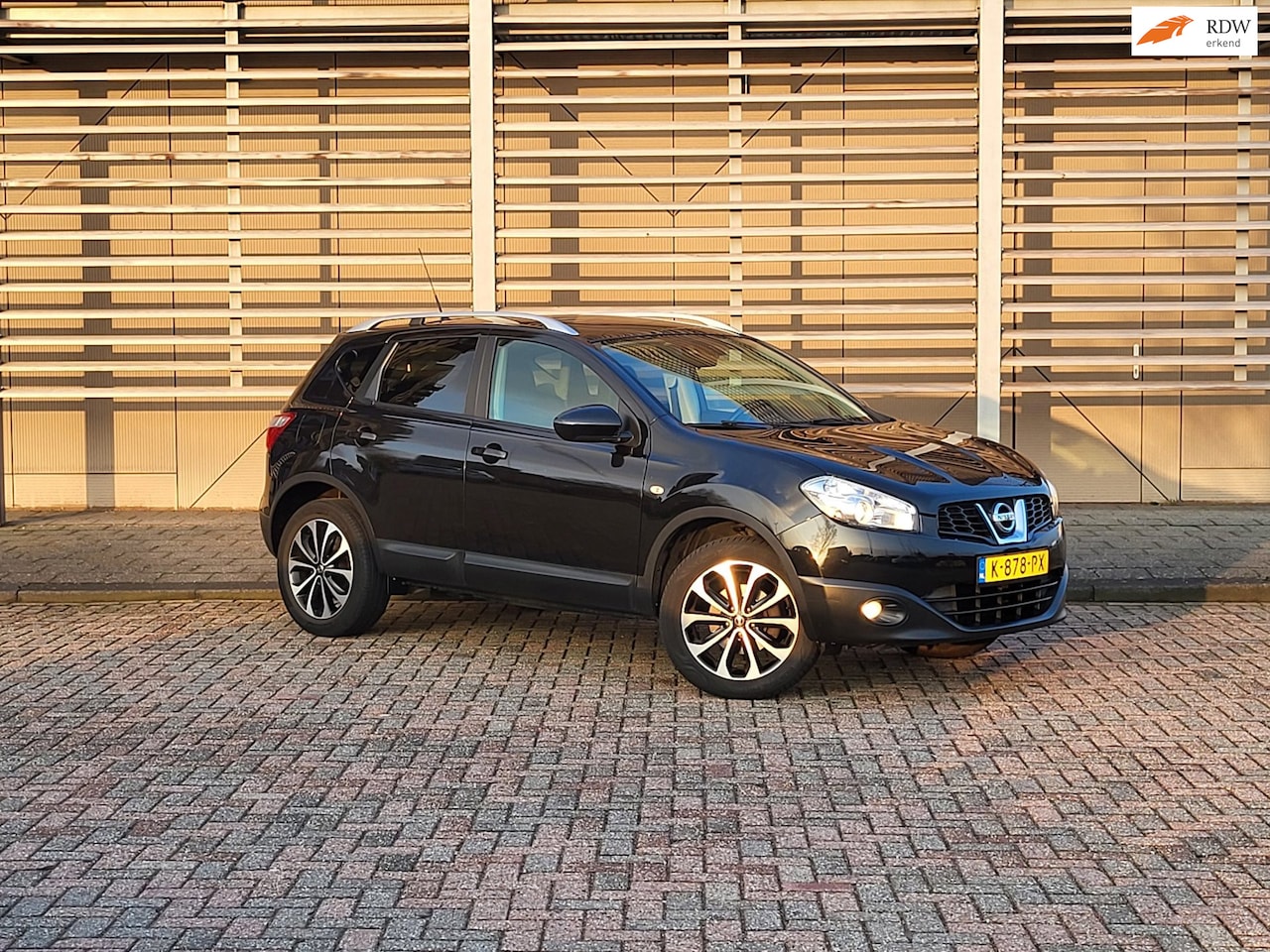 Nissan Qashqai - 2.0 Connect Edition / Airco / Camera / Panoramadak / Nieuwe Apk / Trekhaak - AutoWereld.nl