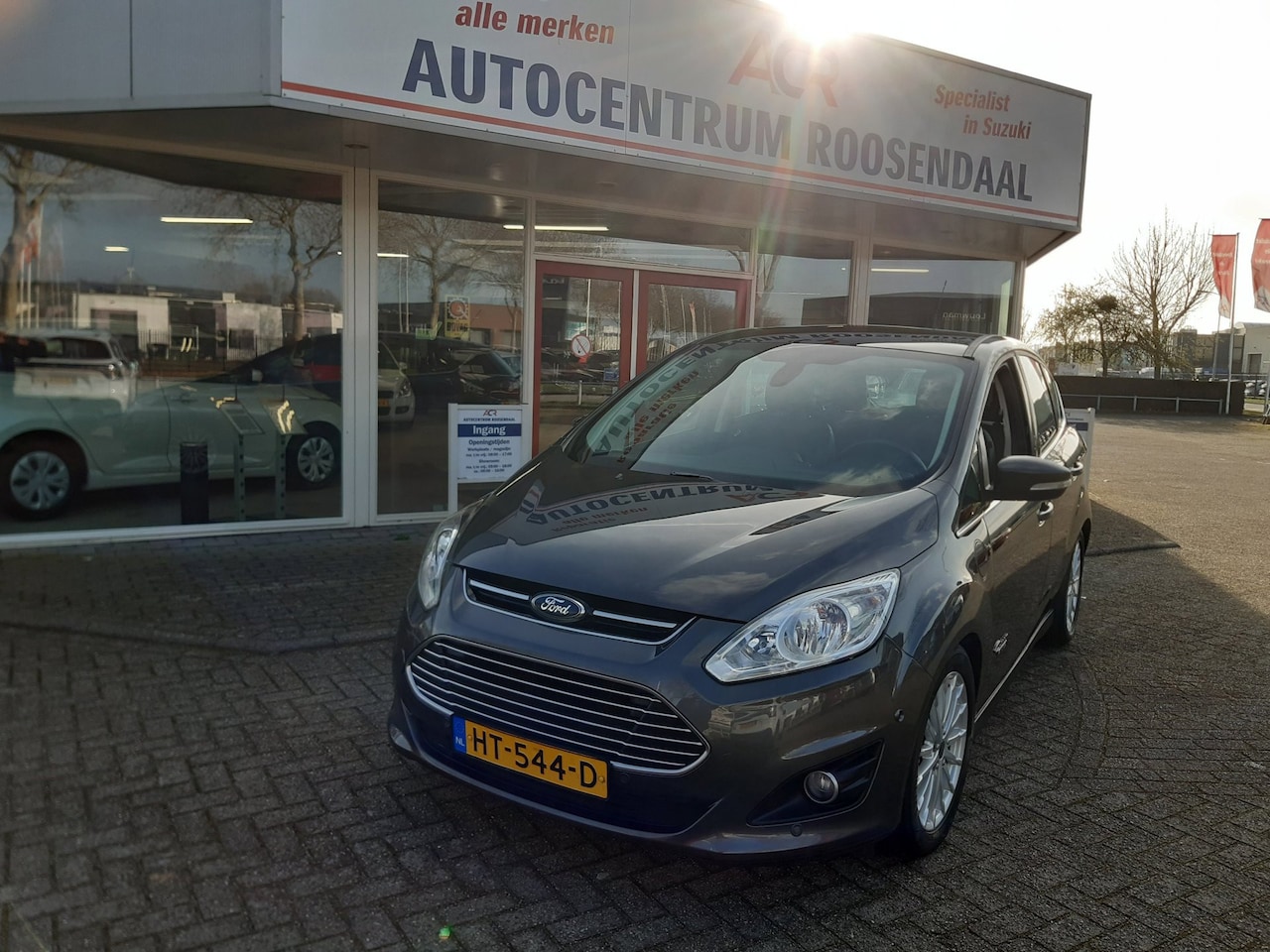 Ford C-Max - 2.0 Plug-in Hybrid Titanium Plus Luxe uitvoering met trekhaak - AutoWereld.nl