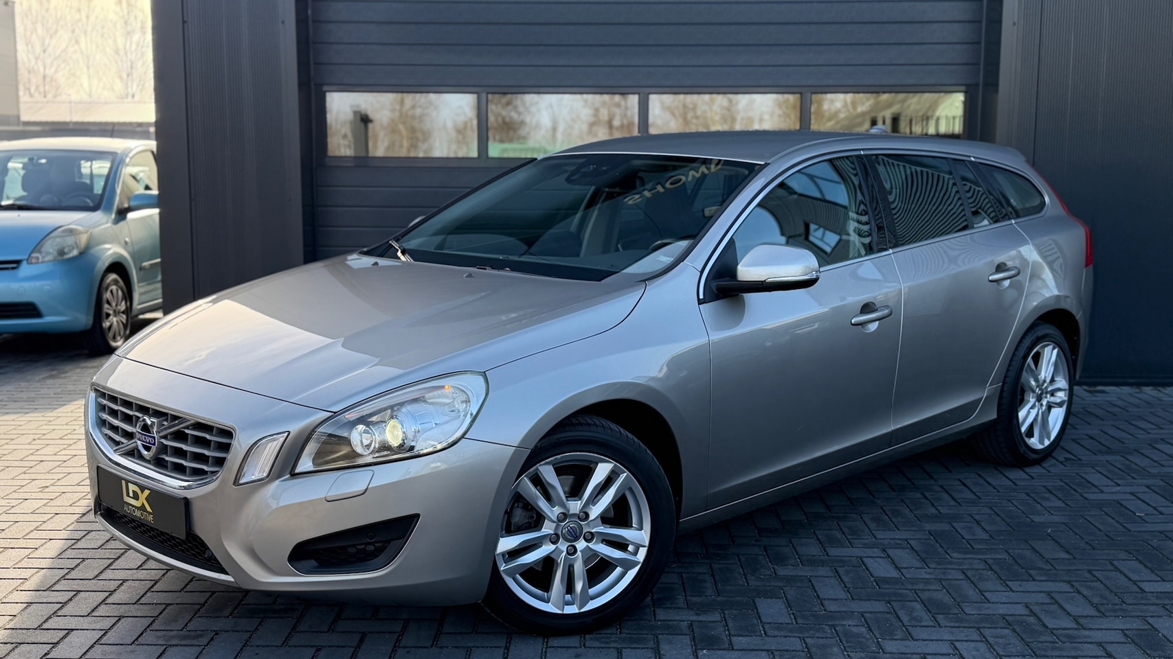 Volvo V60 - 1.6 T4 Summum Airco|T4|Cruise|Automaat - AutoWereld.nl