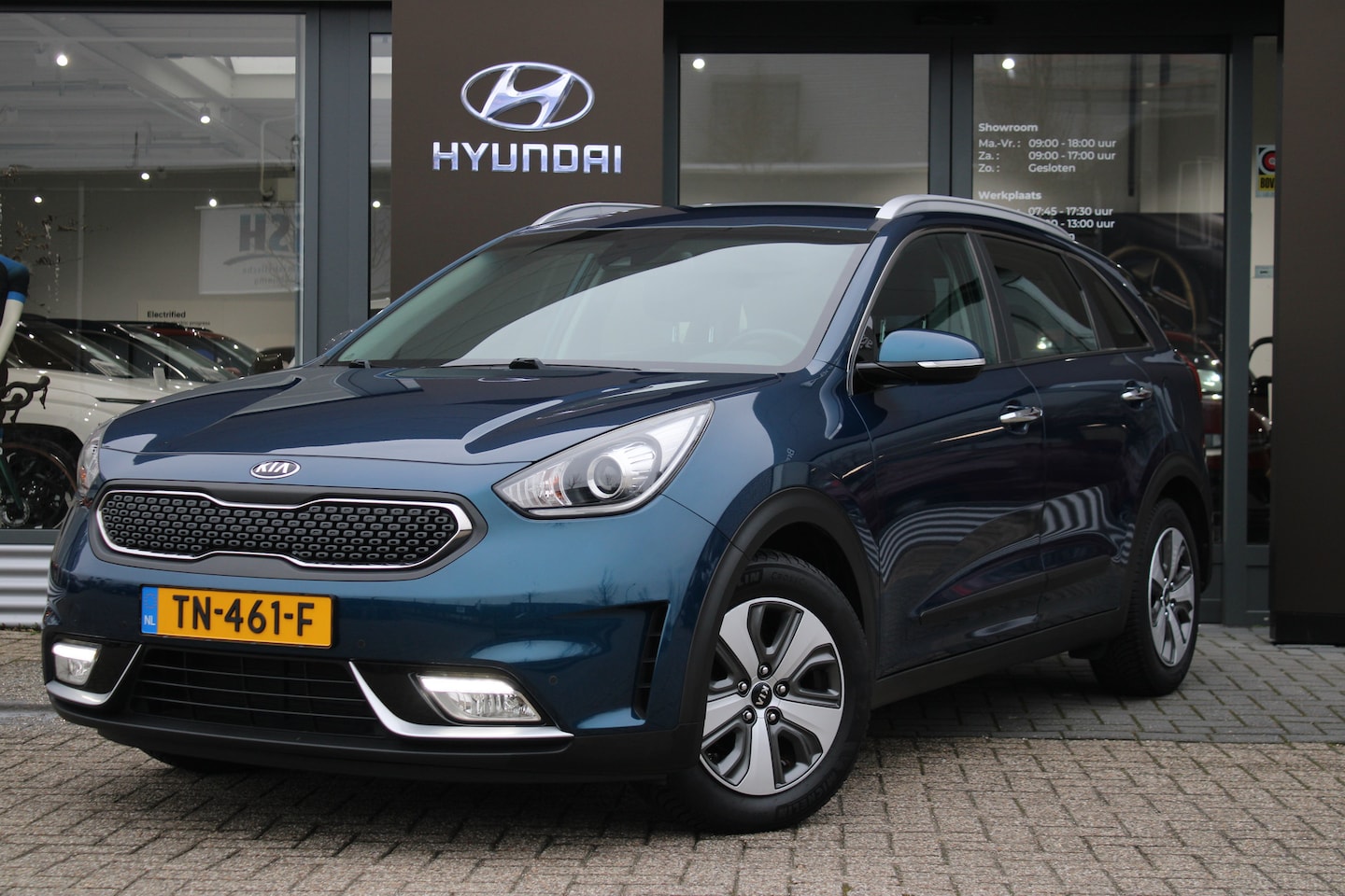 Kia Niro - 1.6 GDi Hybrid DynamicLine | Achteruitrijcamera | Afneembare Trekhaak | Metaalkleur - AutoWereld.nl