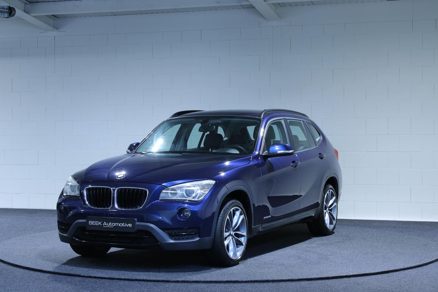 BMW X1 - xDrive20i | Lederen bekleding | Parkeersensoren v/a - AutoWereld.nl