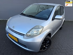 Daihatsu Sirion 2 - 1.0-12V Trend*AIRCO*APK*NAP*ELKT-RAAM