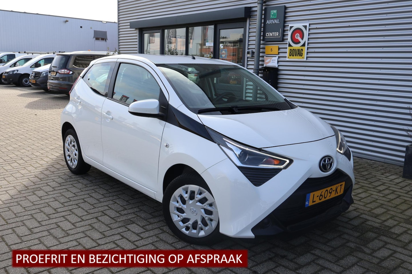 Toyota Aygo - 1.0 VVT-i x-play 1e Eigenaar | Dealer Onderh | NAP | BTW | Camera | Navi via Carplay | DAB - AutoWereld.nl
