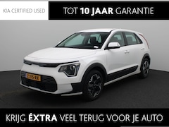 Kia Niro EV - Light Edition 64.8 kWh | Navigatie | 17" LMV | Camera | Parkeer Sensoren | Cruise Control