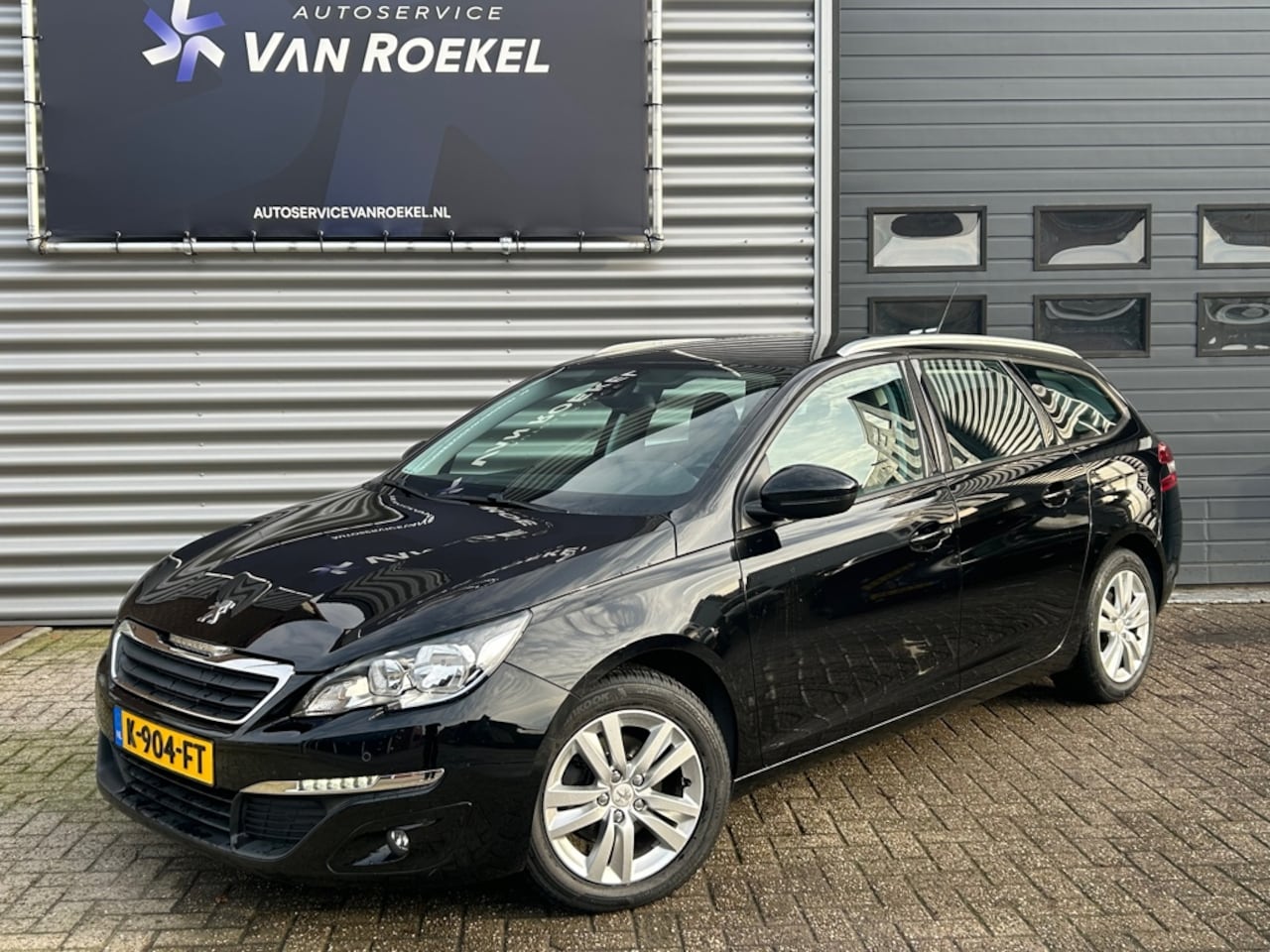 Peugeot 308 SW - 1.2 PureTech Zwart | Stationwagen | Climate | Cruise | Stoelverwarming - AutoWereld.nl