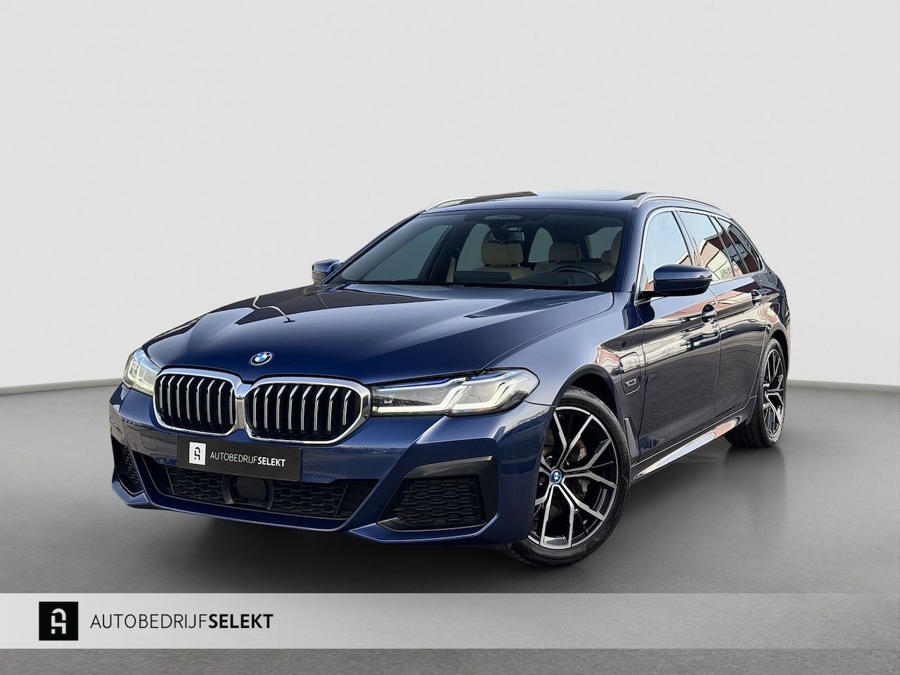 BMW 5-serie Touring - 530e M-Sport | Pano | Trekhaak | Laser | Head Up | Driving Assist Pro | Keyless | Dealer o - AutoWereld.nl