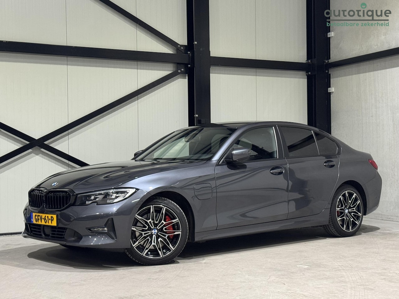 BMW 3-serie - 330e eDrive Advantage | navi | led | sfeer verlichting | SOH 93% | - AutoWereld.nl