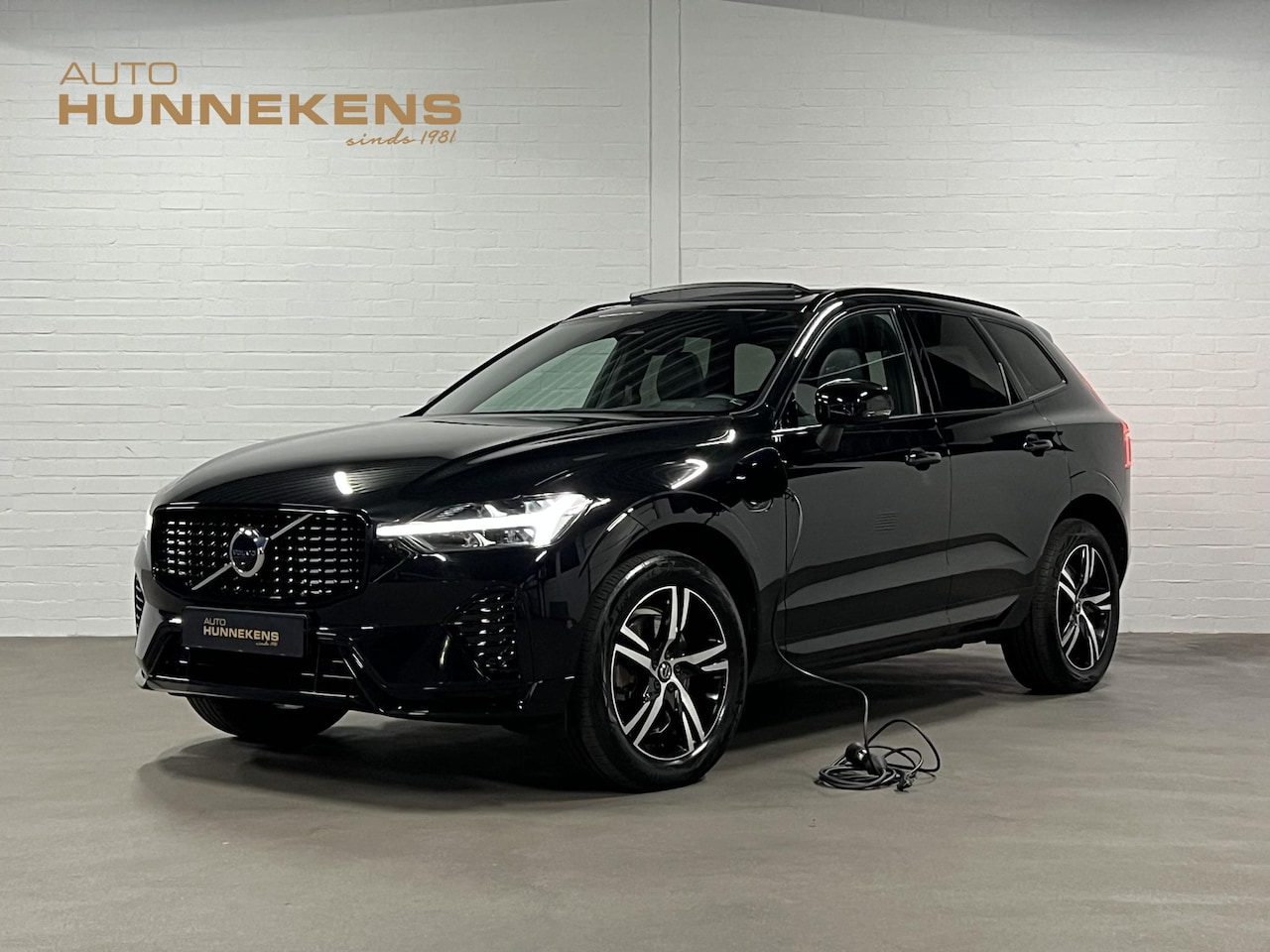 Volvo XC60 - 2.0 T6 Plug-in hybrid AWD R-Design Open dak | 360 camera | Cruise control | Stoelventilati - AutoWereld.nl
