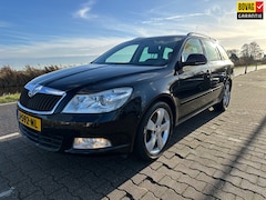Skoda Octavia Combi - 1.8 TSI Ambition, PDC, Trekhaak, Cruisecontrol, Climatcontrol, Stoelverwarming