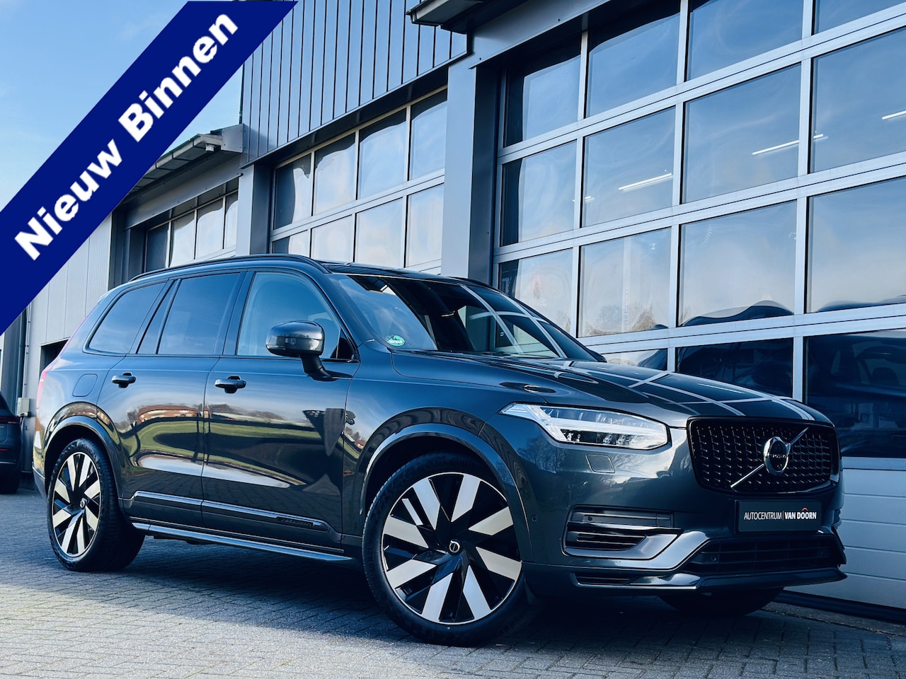 Volvo XC90 - 2.0 T8 | AWD | Inscription | Blackline | Panodak | Luchtvering | Trekhaak | Bower & Wilkin - AutoWereld.nl