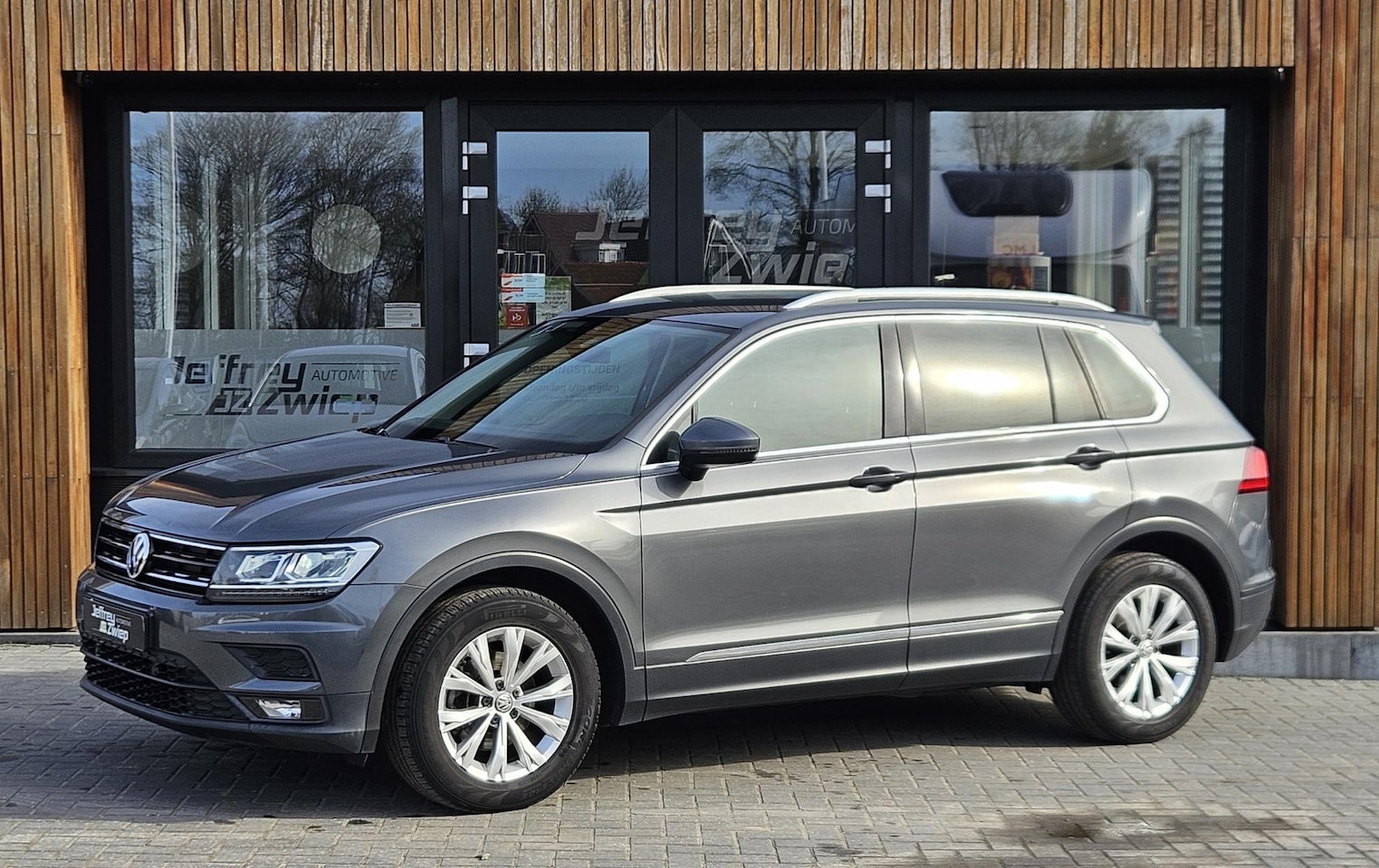Volkswagen Tiguan - 1.4 TSI ACT Comfortline Business full led. stoelverwarming. apple carplay. automaat. trekh - AutoWereld.nl