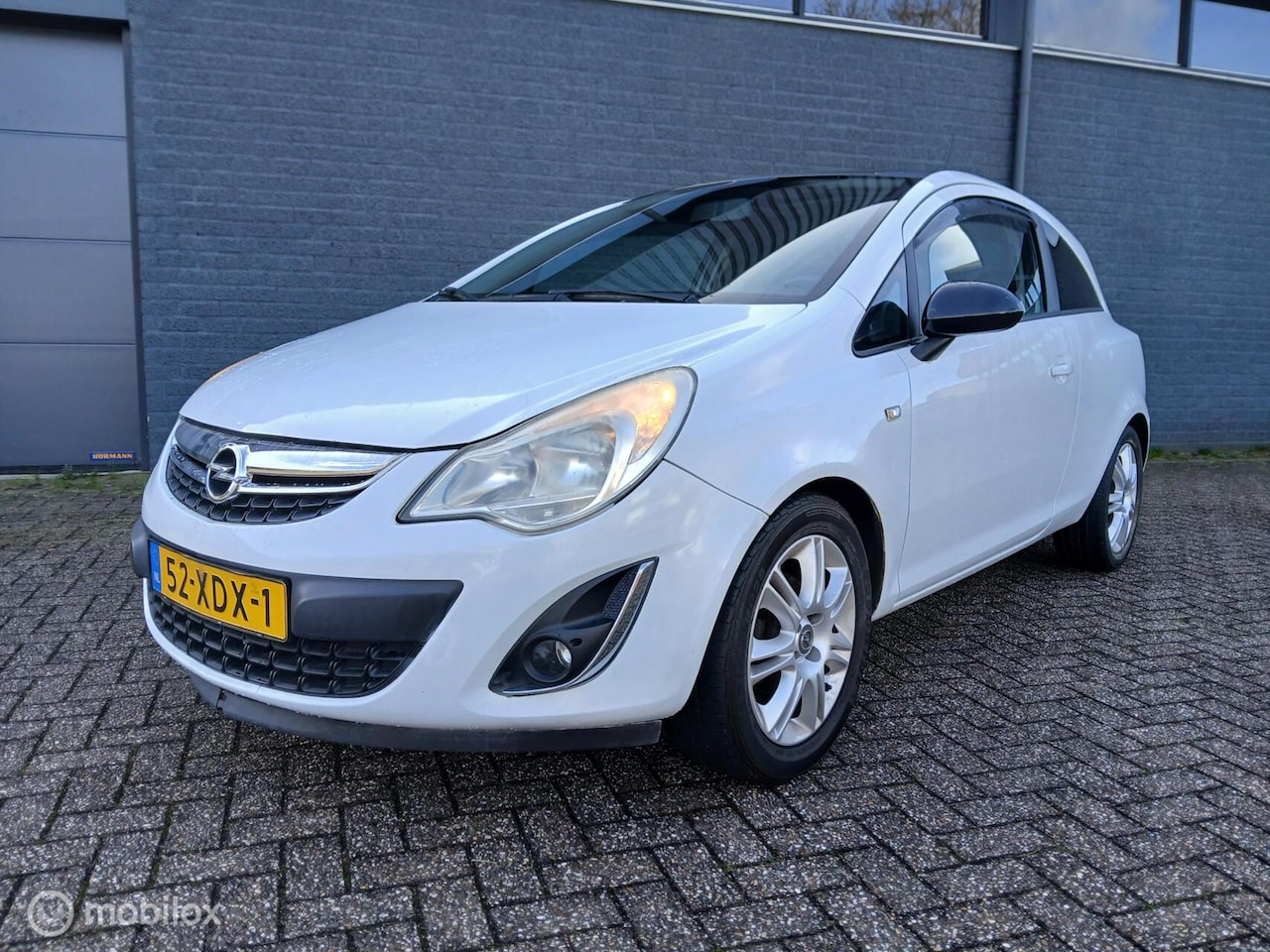 Opel Corsa - 1.2 Panoramadak/Navi/Apk 04-'27 - AutoWereld.nl
