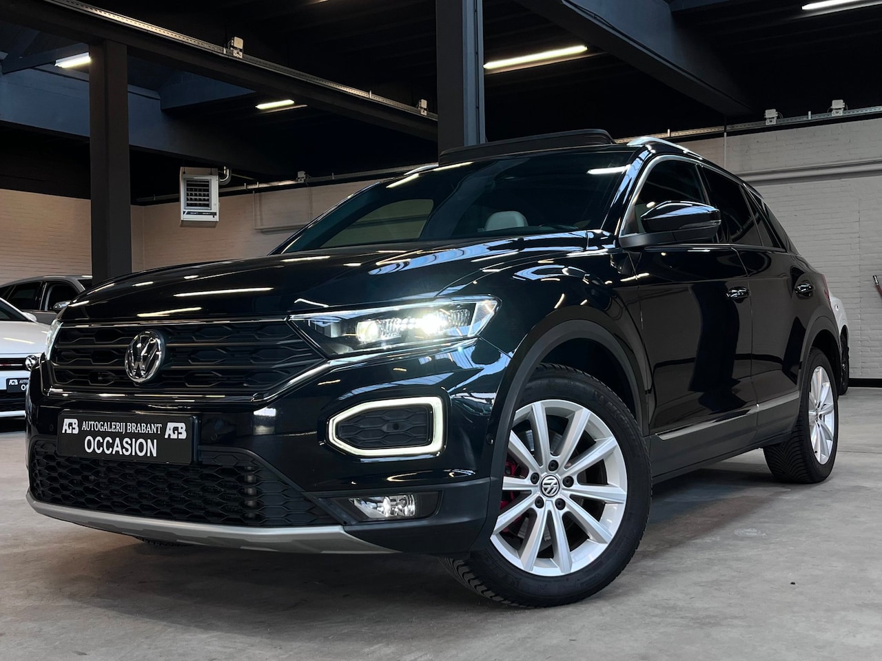 Volkswagen T-Roc - 2.0 TSI 4Motion Sport Automaat/Pano/ACC/Carplay - AutoWereld.nl