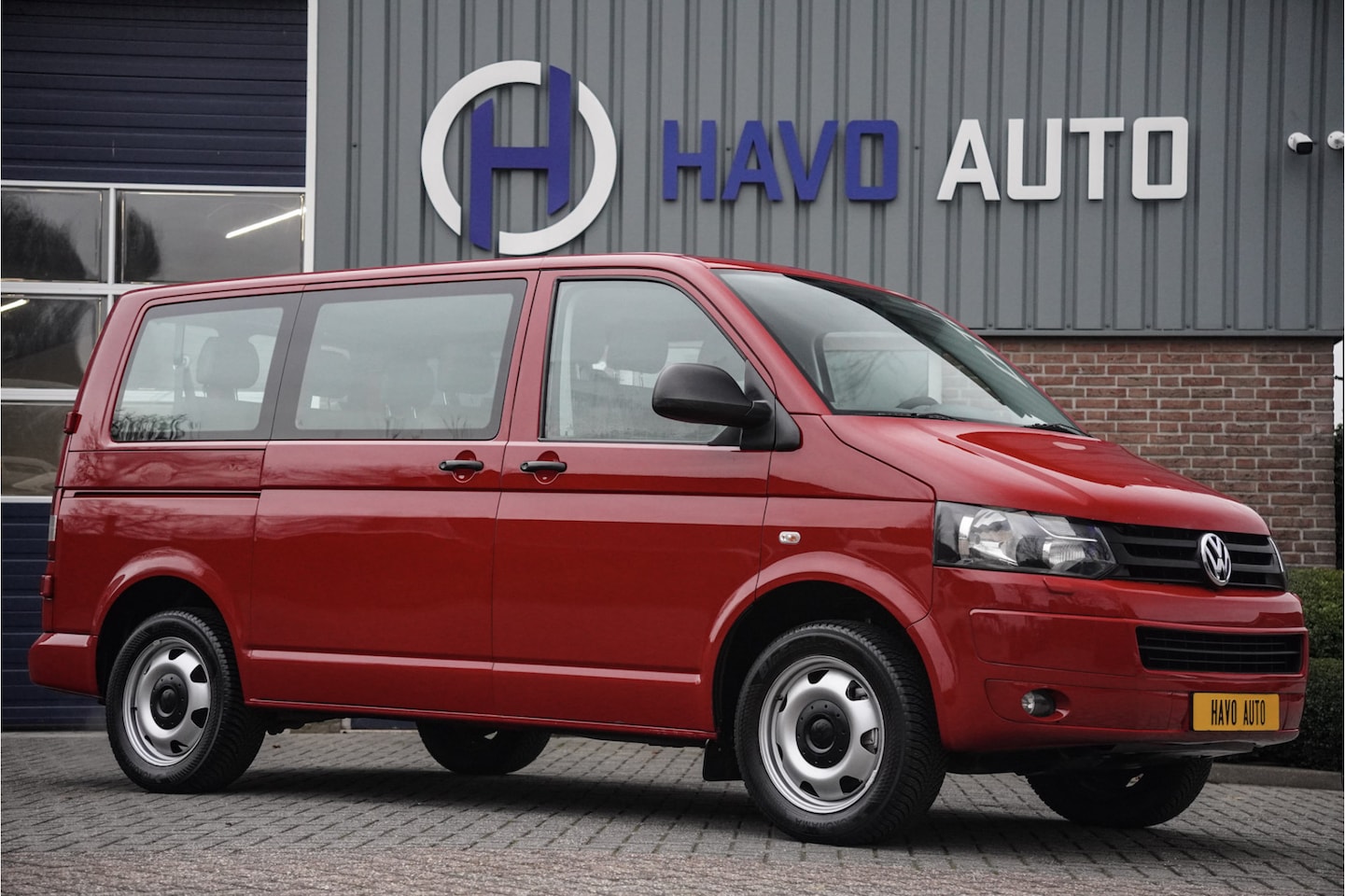 Volkswagen Transporter - T5 2.0 Benzine L1, 8-PERSOONS, UNIEK - AutoWereld.nl