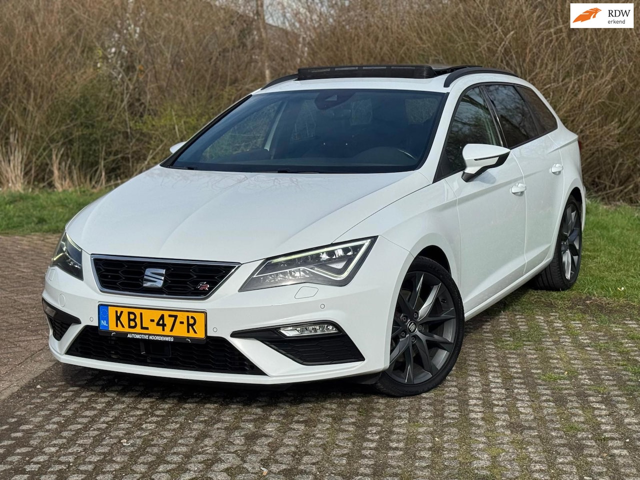 SEAT Leon ST - 2.0 TSI FR Business Intense / PANO / LED / ALCANT - AutoWereld.nl