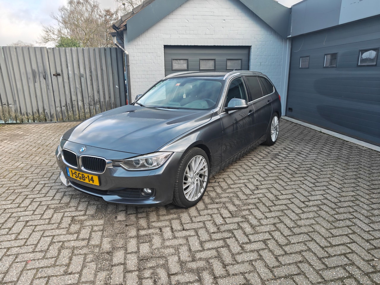 BMW 3-serie Touring - 320d EfficientDynamics Edition Executive 320d EfficientDynamics Edition Executive,Automaat,Cruise control,Climate control,Navi,Park - AutoWereld.nl