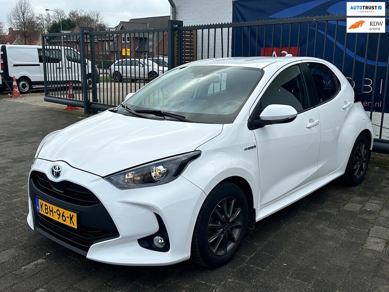 Toyota Yaris - 1.5 Hybrid 115 Comfort / NAVIGATIE / CAMERA / STOELVERWARMING / - AutoWereld.nl