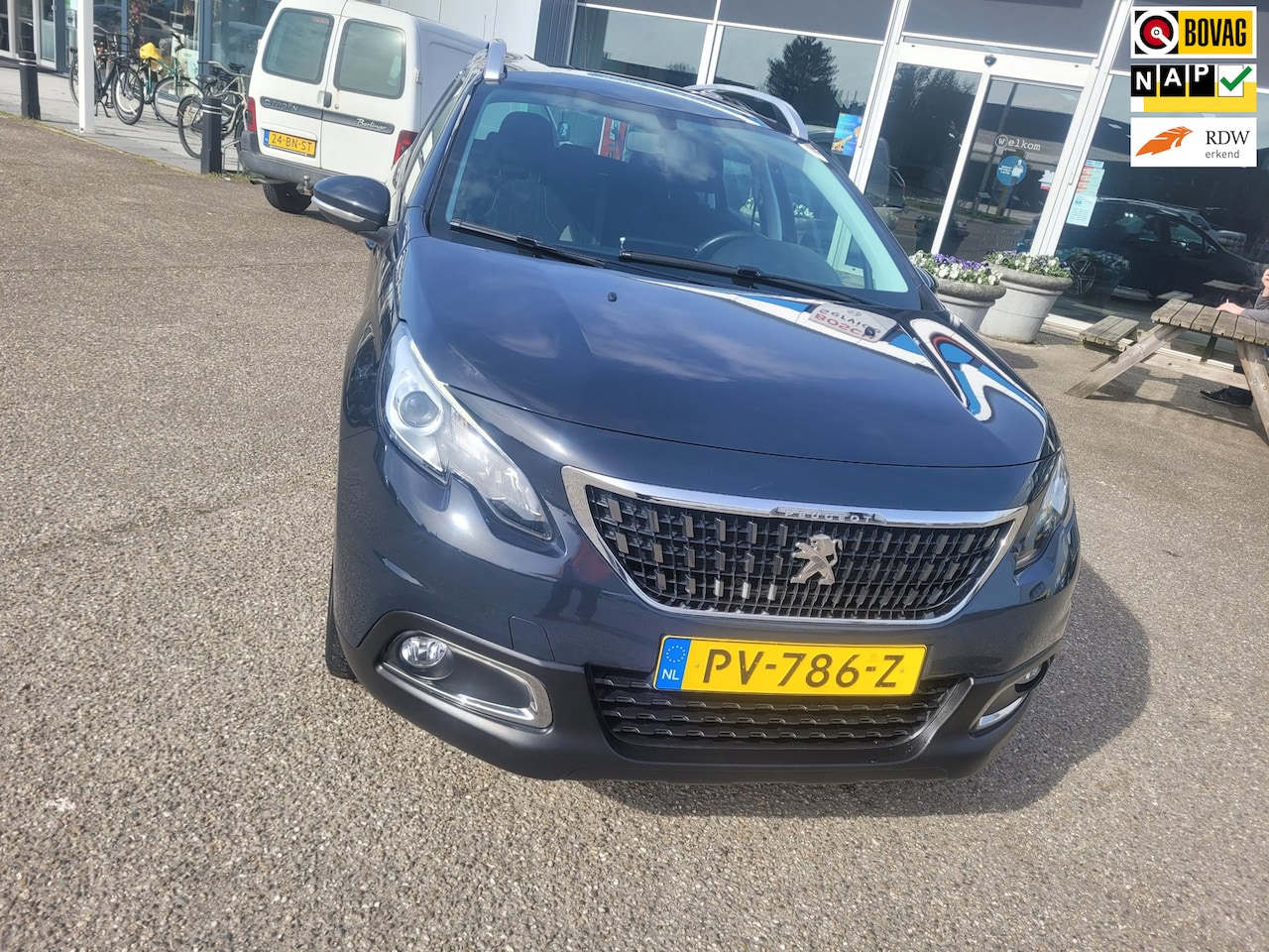 Peugeot 2008 - 1.2 PureTech Blue Lion CarPlay - AutoWereld.nl