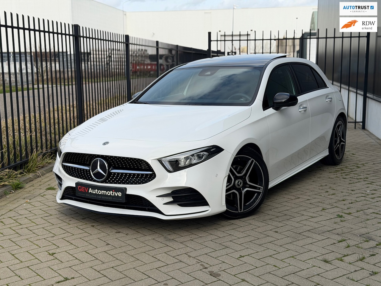 Mercedes-Benz A-klasse - 200 AMG Night Pano Ambient Camera ACC Stoelverwarming Carplay - AutoWereld.nl