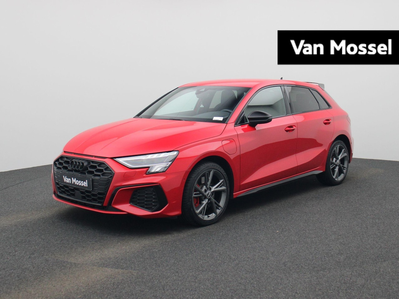 Audi A3 Sportback - 45 TFSI e S Edition Competition 245 PK | S-line | Camera | Adaptive Cruise Control | Stoel - AutoWereld.nl