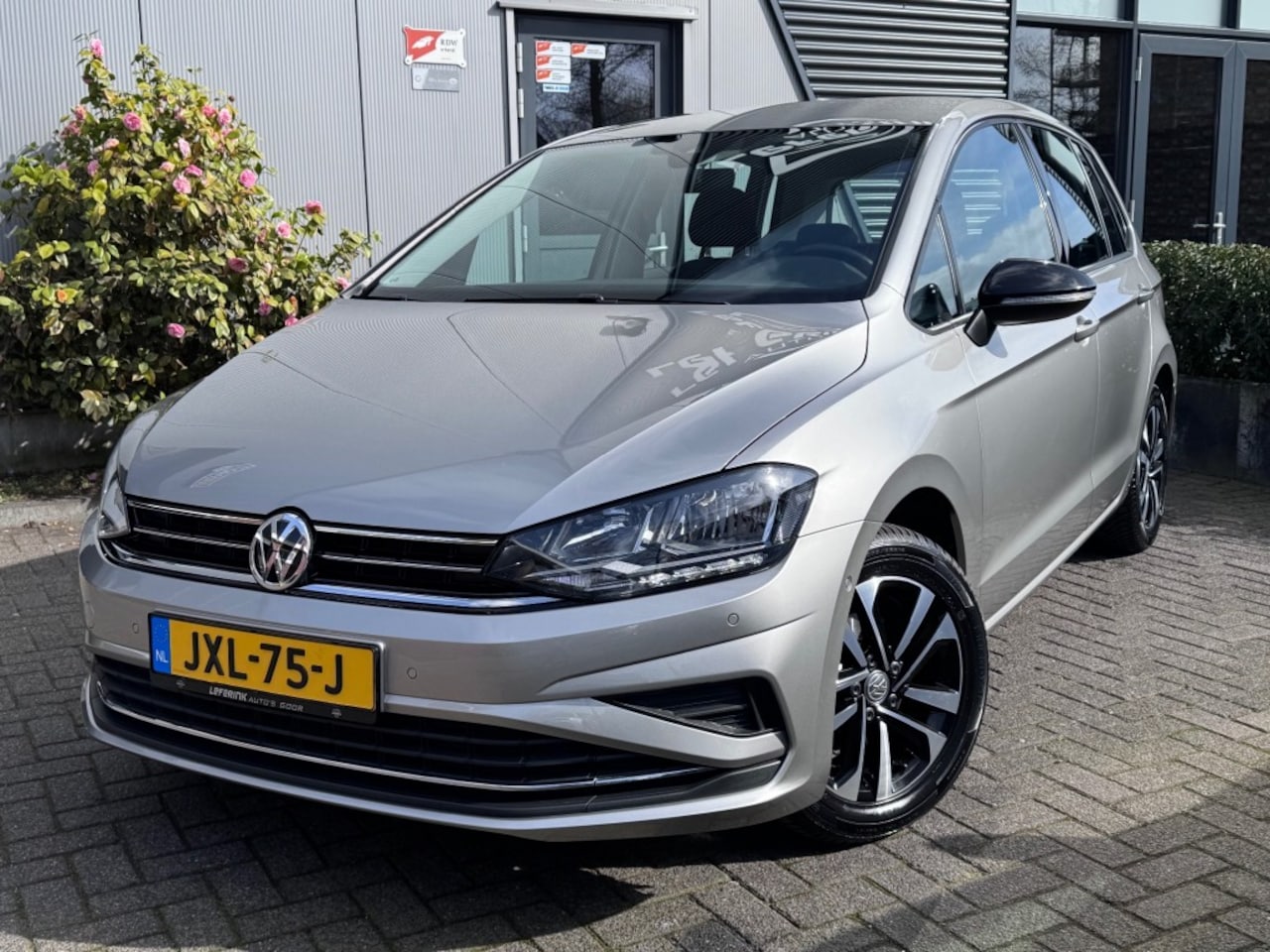 Volkswagen Golf Sportsvan - 1.0TSI HIGHLINE / CLIMA / CRUISE / TREKHAAK / 82DKM / RIJKLAAR - AutoWereld.nl